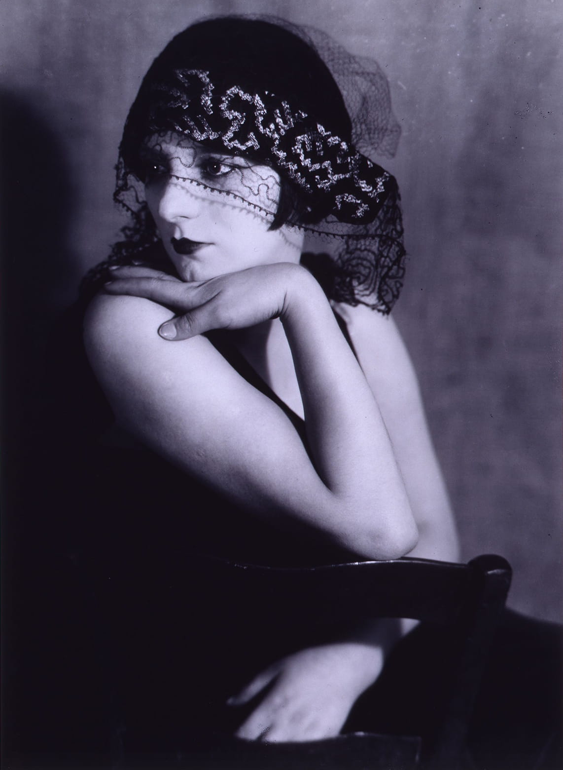 謎めいた官能美のモデル