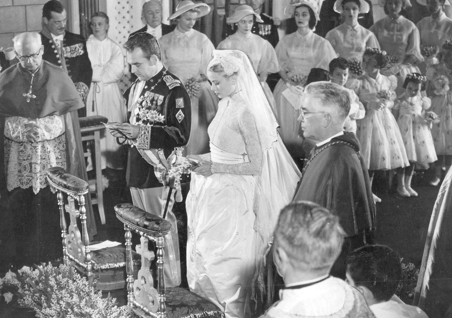 気品あふれる個性を引き立たせる装いで世界中の人々を魅了