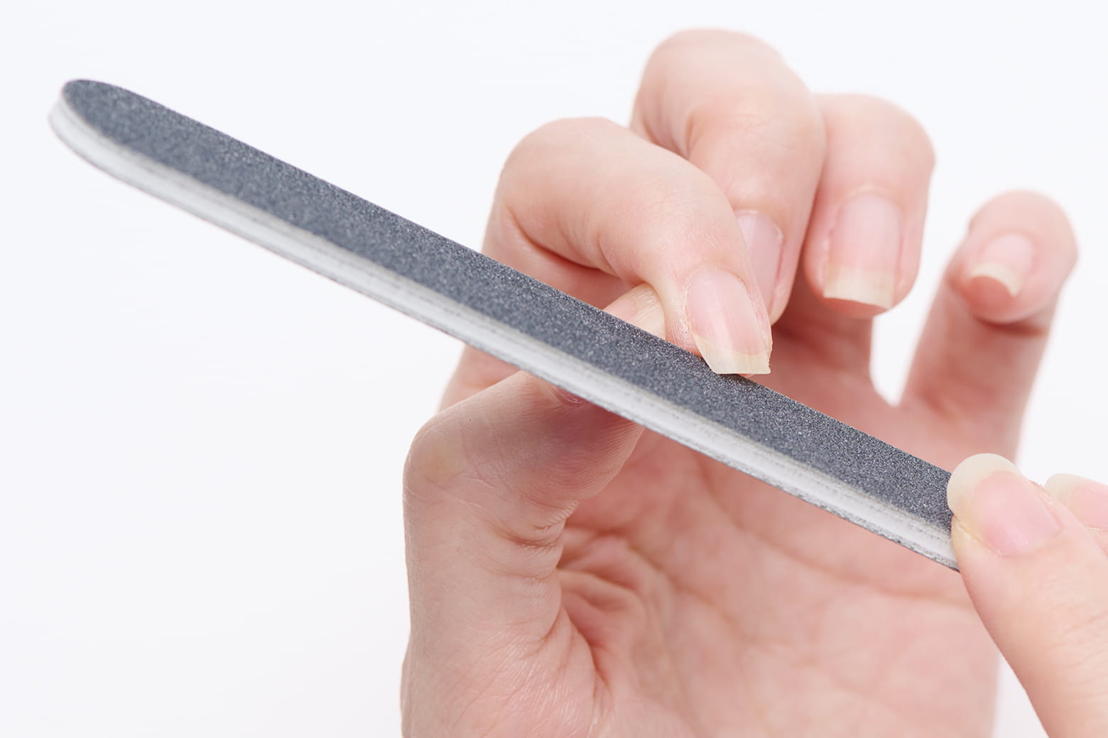 爪先の角を削る