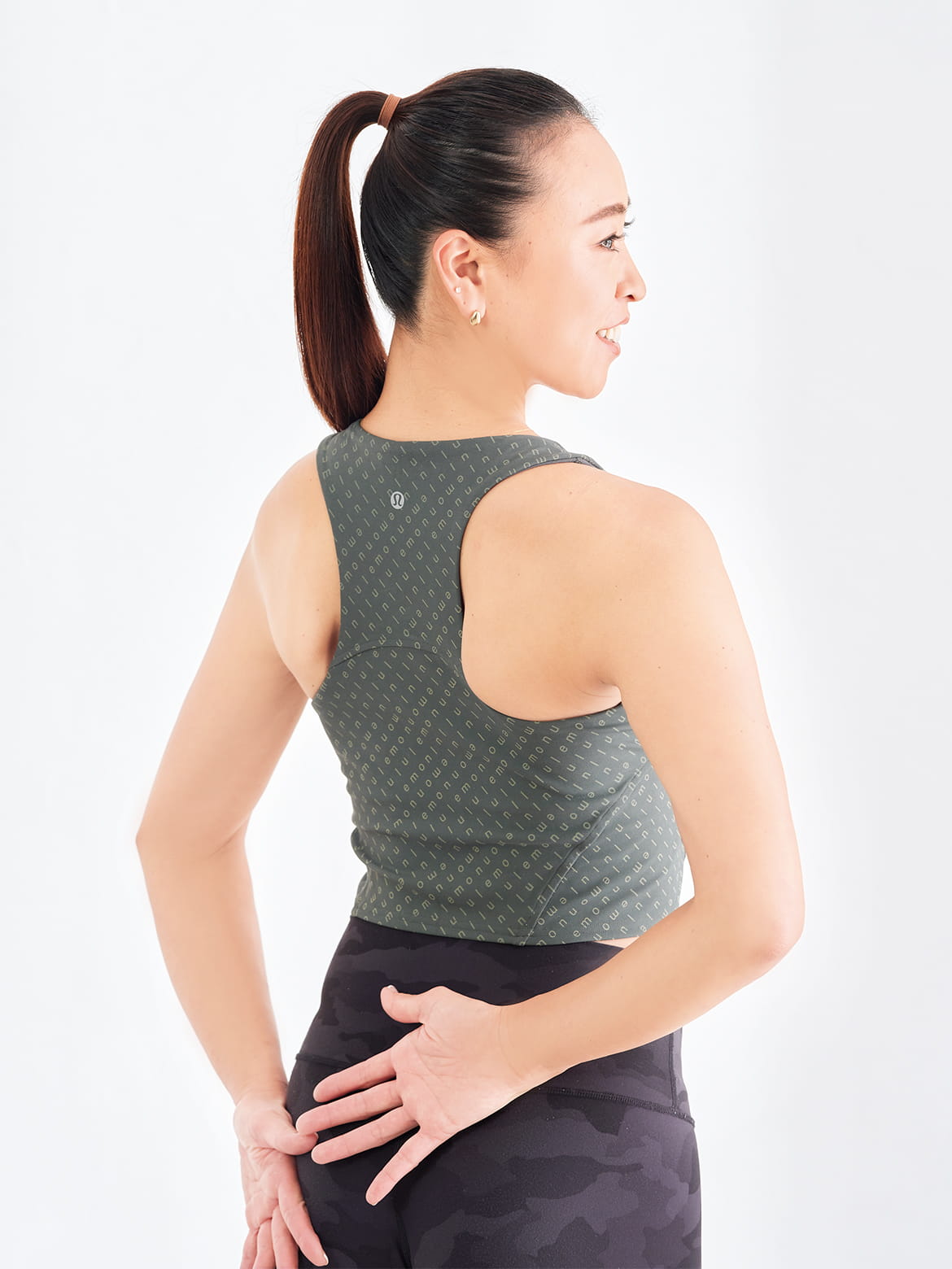 美しさを背中で語る