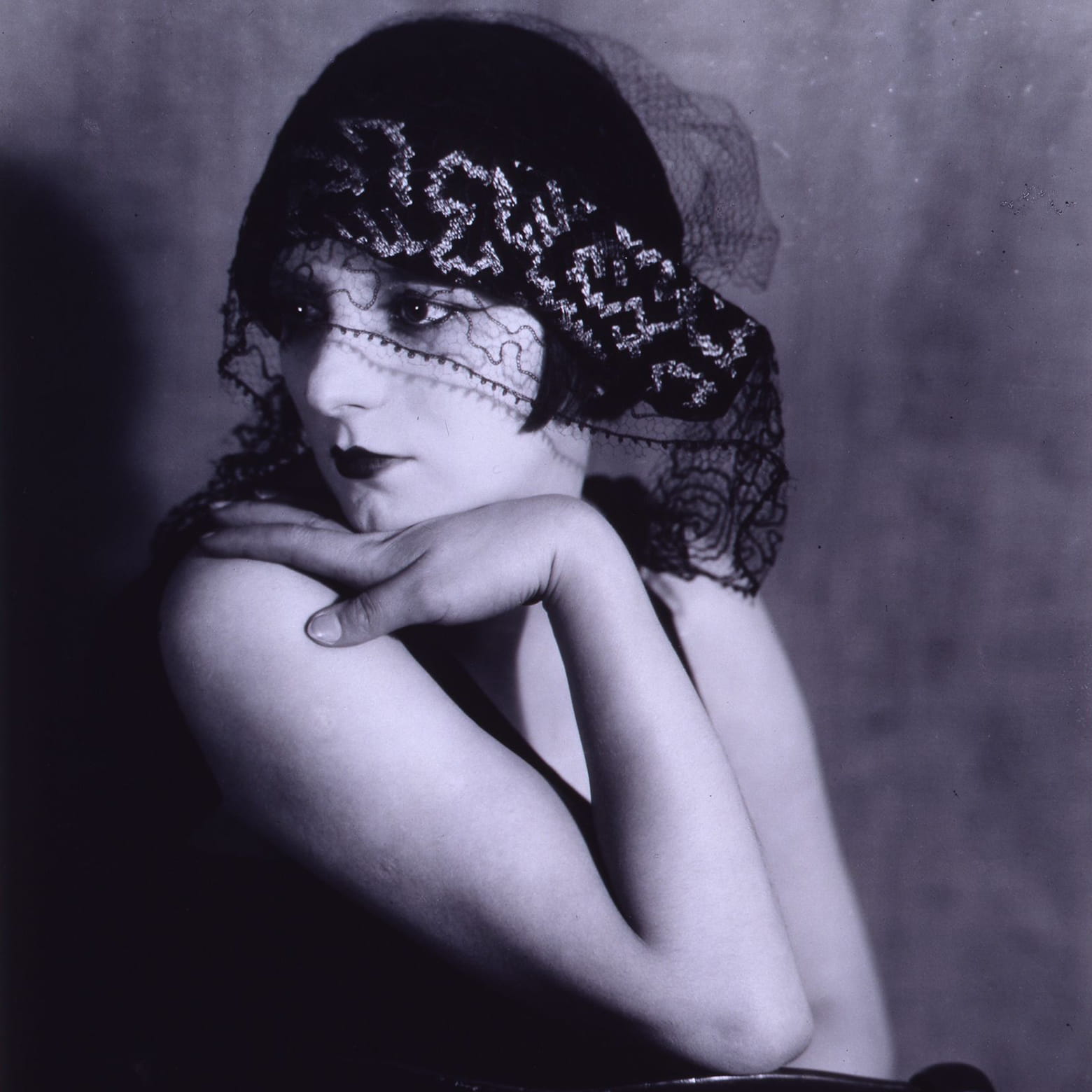 謎めいた官能美のモデル