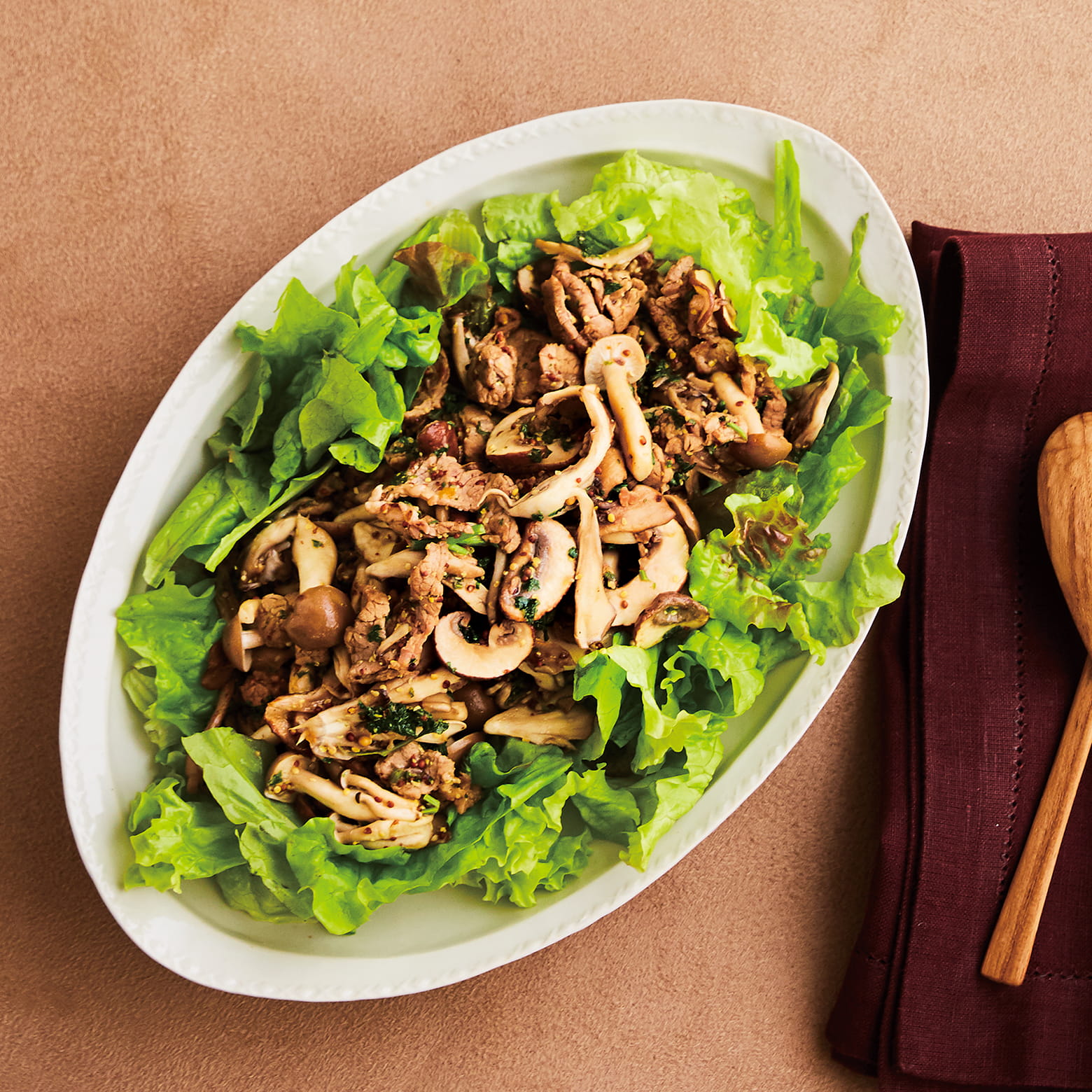 きのこと牛肉のホットサラダ