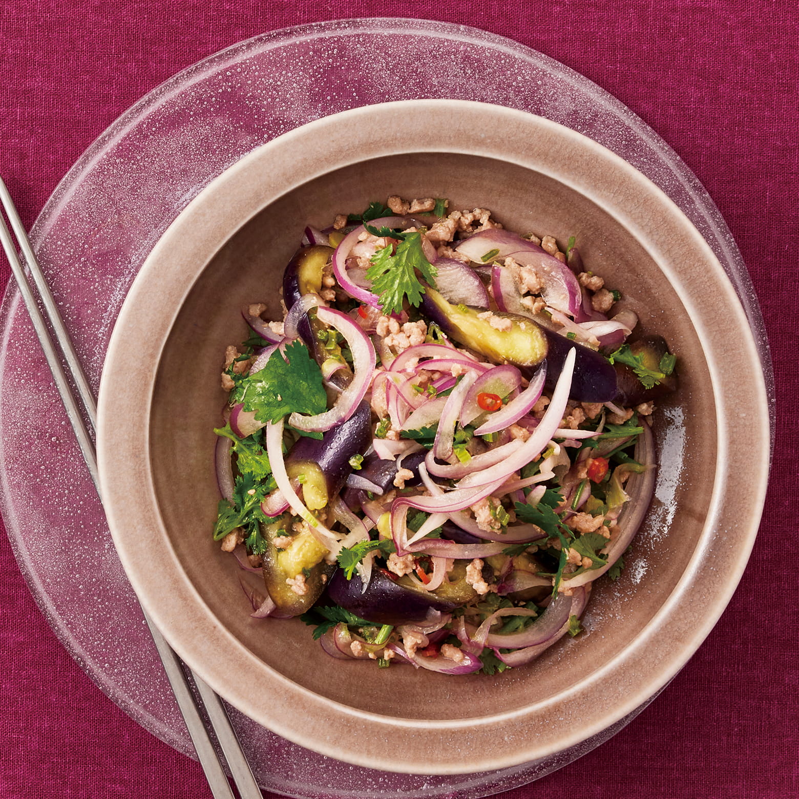 紫玉ねぎとなすのタイ風サラダ